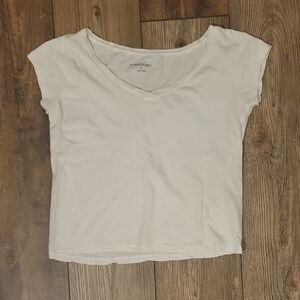 Urbanology Women's Classic White V-Neck Tee